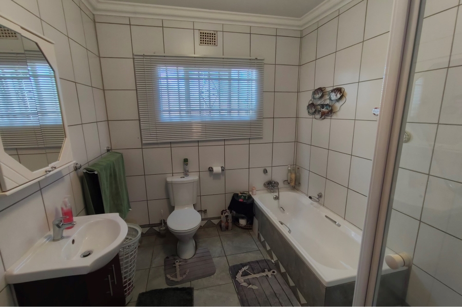8 Bedroom Property for Sale in Broederstroom North West